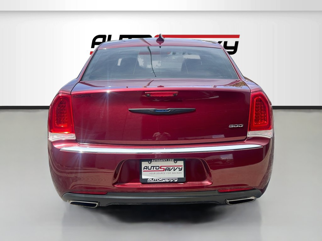 Used 2020 Chrysler 300 Touring RWD image 6