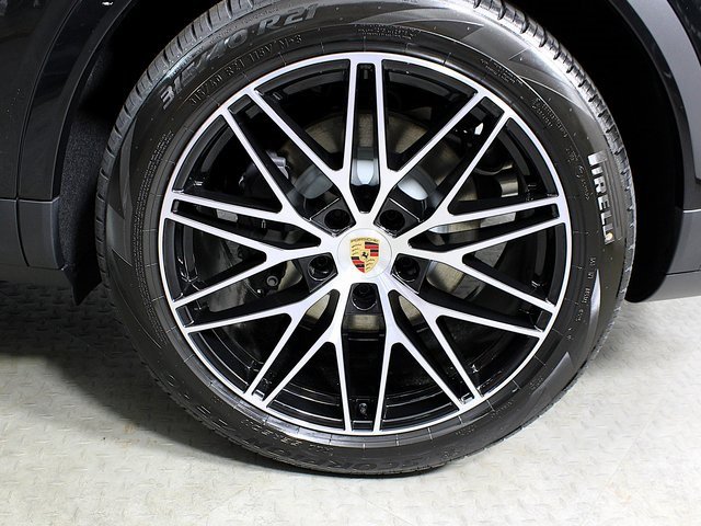 New 2025 Porsche Cayenne Coupe image 12