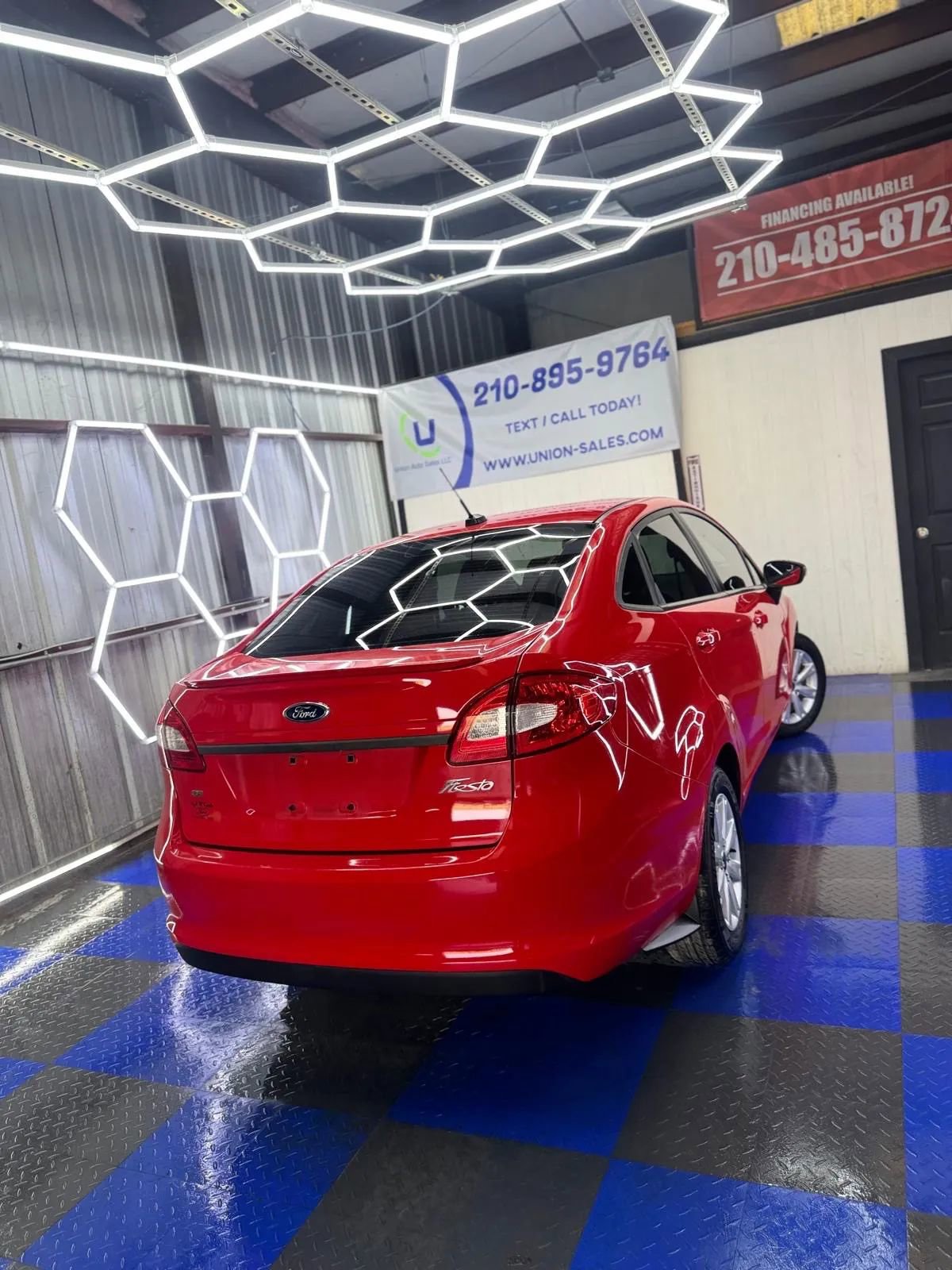 Used 2013 Ford Fiesta SE image 23