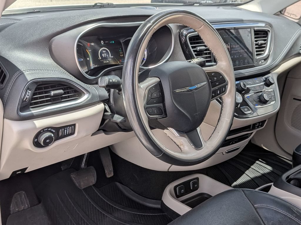 Used 2020 Chrysler Pacifica Limited w/ Advanced Safetytec Group FWD image 37