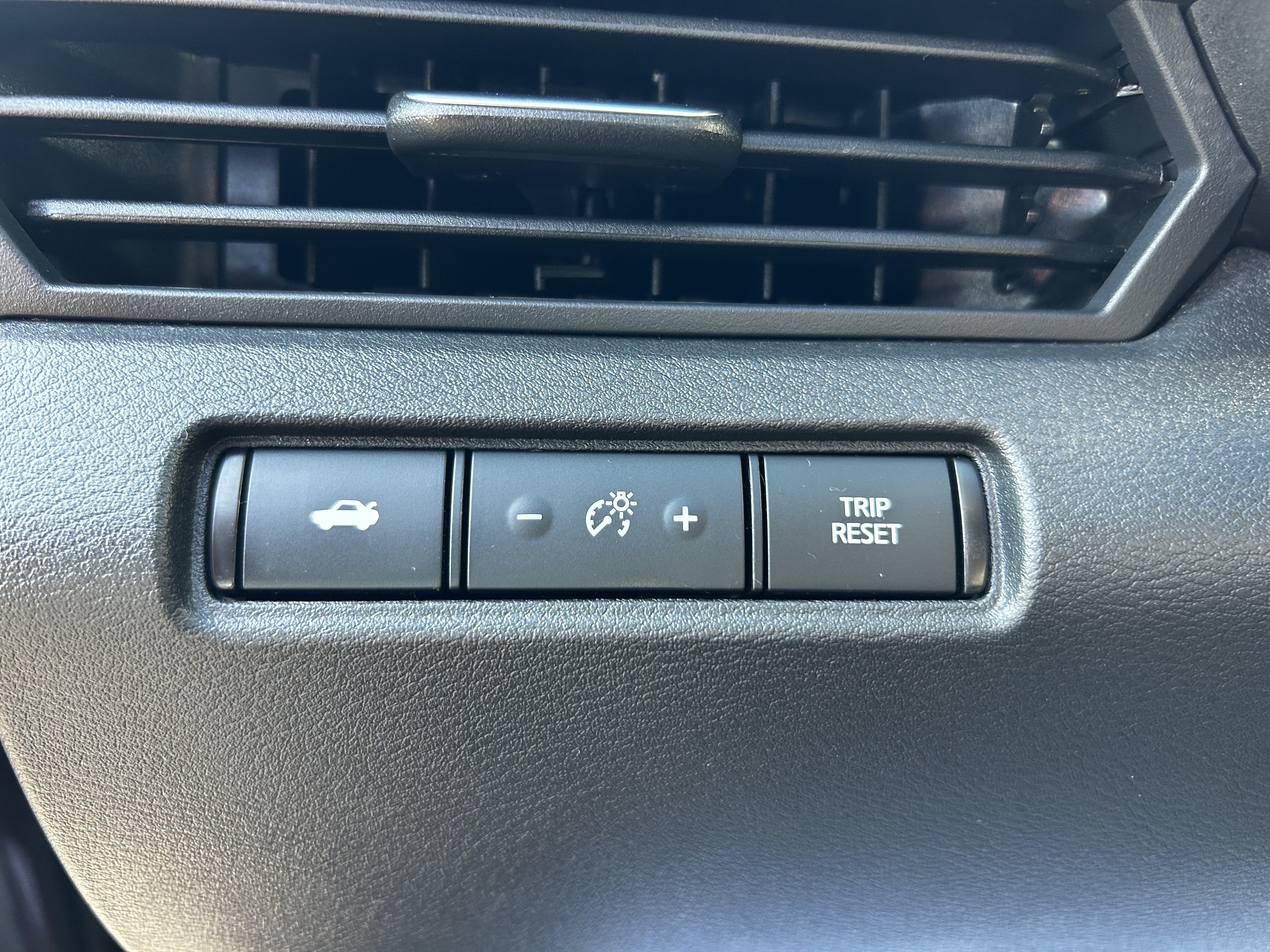 Used 2025 Nissan Altima 2.5 SV FWD image 22