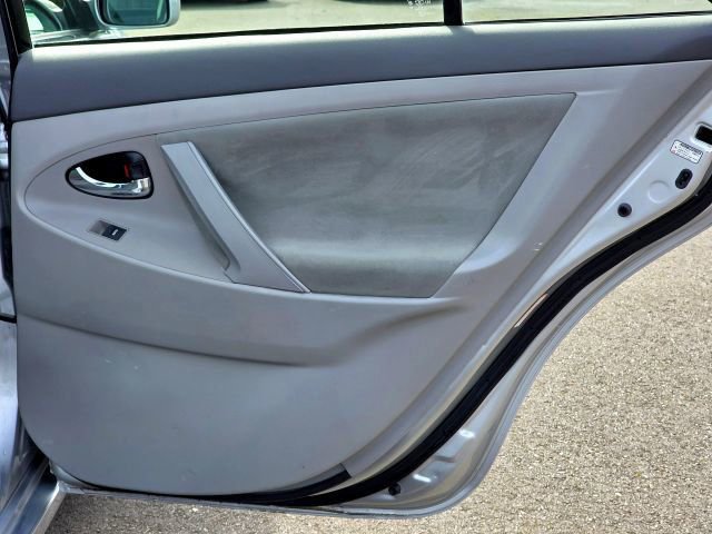 Used 2011 Toyota Camry LE image 32