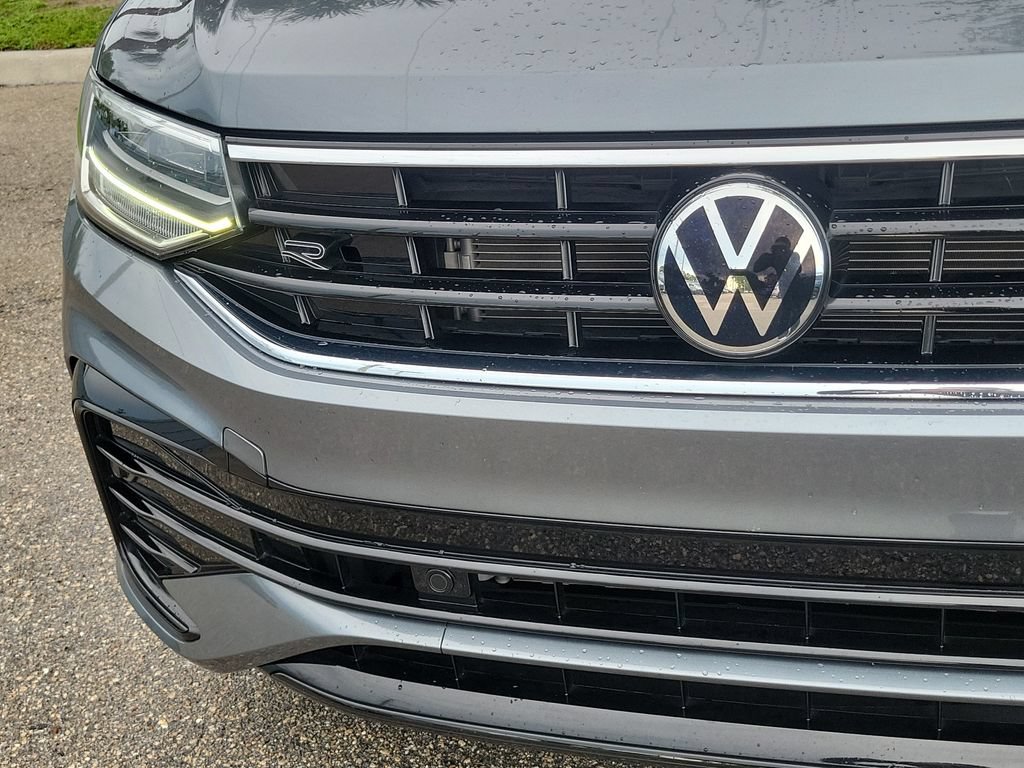 Certified 2023 Volkswagen Tiguan SE R-Line FWD image 10