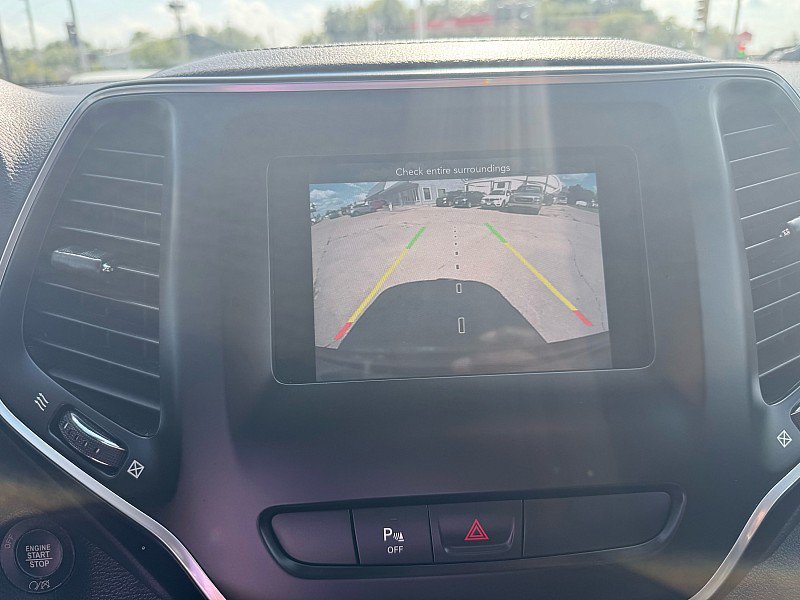 Used 2020 Jeep Cherokee Latitude Plus AWD/4WD image 13