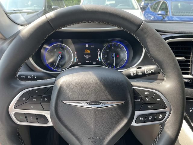 Used 2024 Chrysler Pacifica Touring-L FWD image 28
