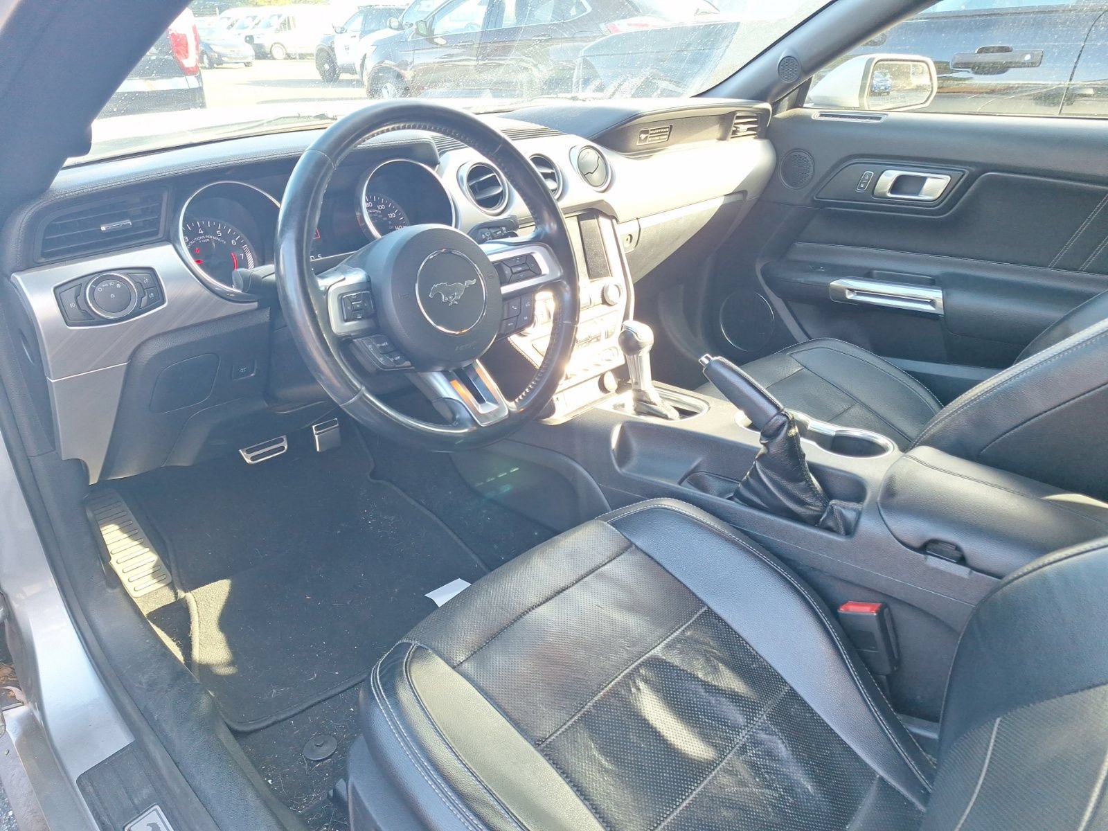 Used 2020 Ford Mustang Premium RWD image 9