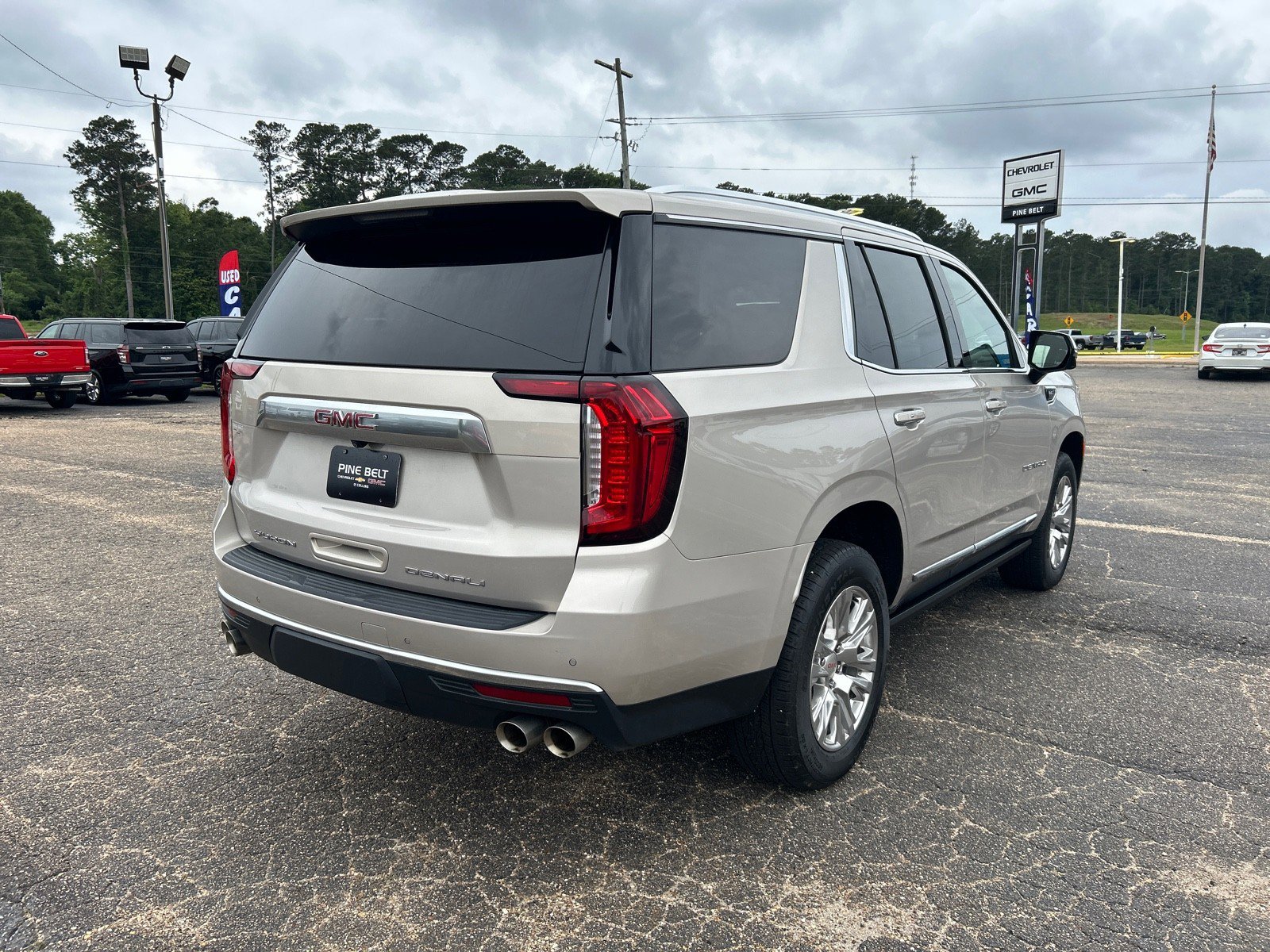 Used 2022 GMC Yukon Denali RWD image 3