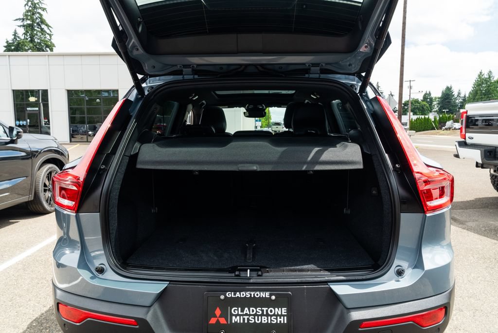 Used 2021 Volvo XC40 P8 Recharge w/ Advanced Package AWD/4WD image 7