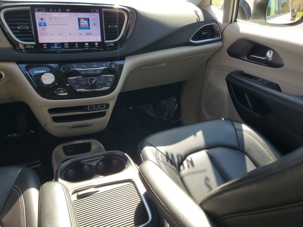 Used 2023 Chrysler Pacifica Touring-L FWD image 14