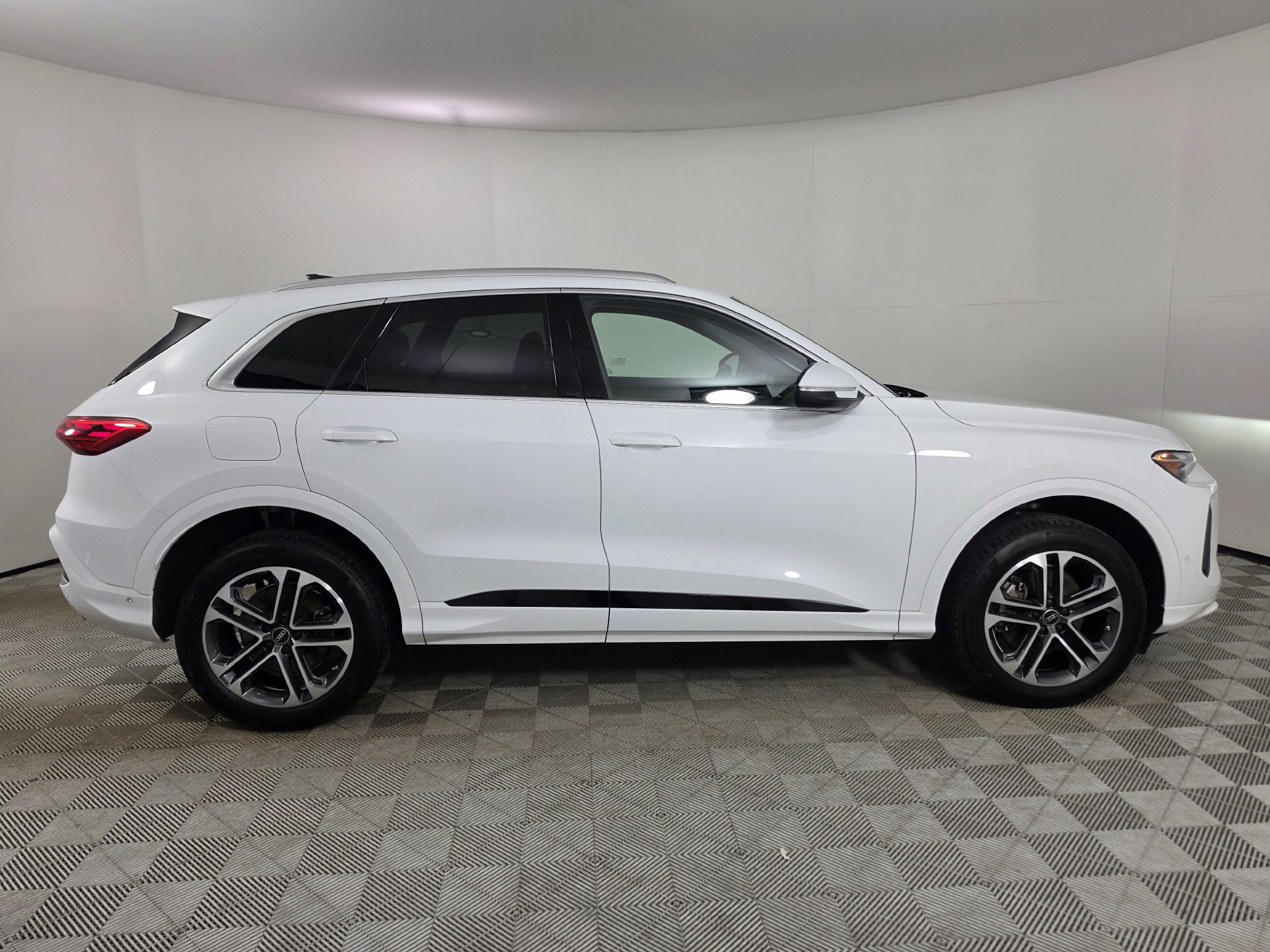 Certified 2025 Audi Q5 Premium w/ Convenience Package AWD/4WD image 45