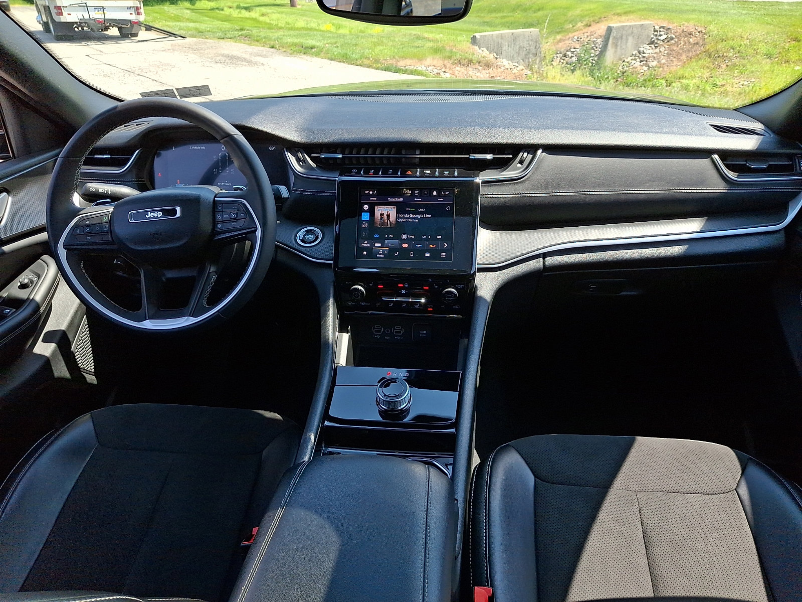 Certified 2023 Jeep Grand Cherokee L Laredo AWD/4WD image 16
