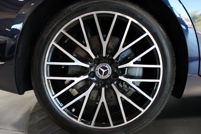 Used 2022 Mercedes-Benz S 500 4MATIC w/ 3D Technology Package image 36