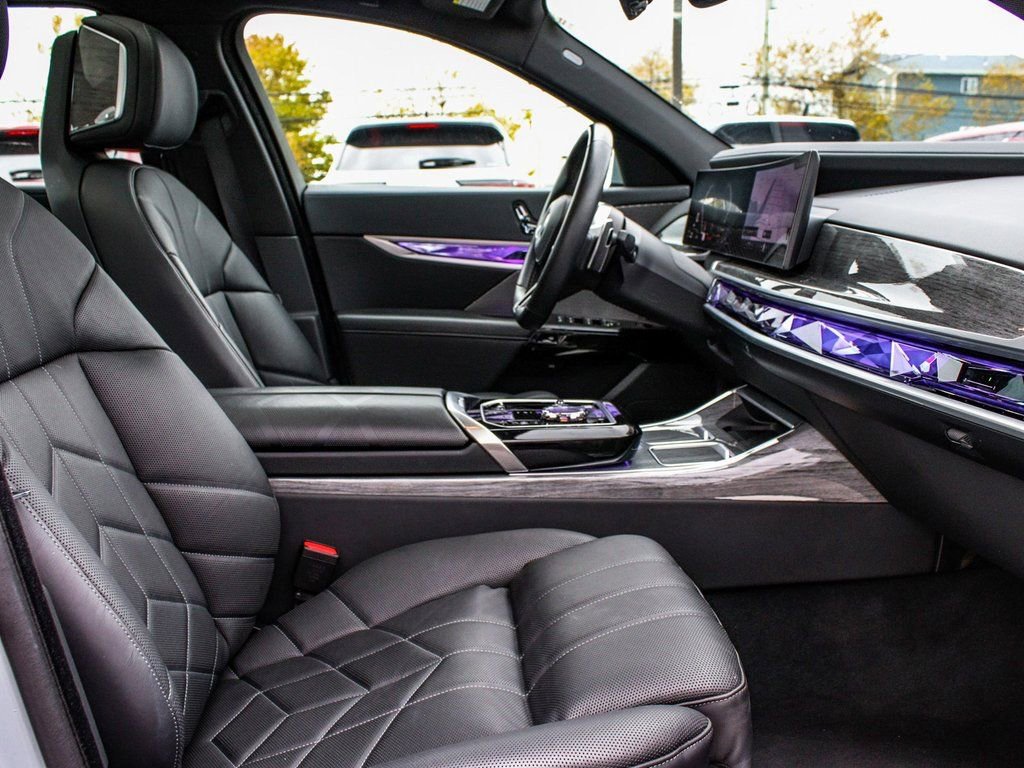 Used 2025 BMW 740i xDrive image 44