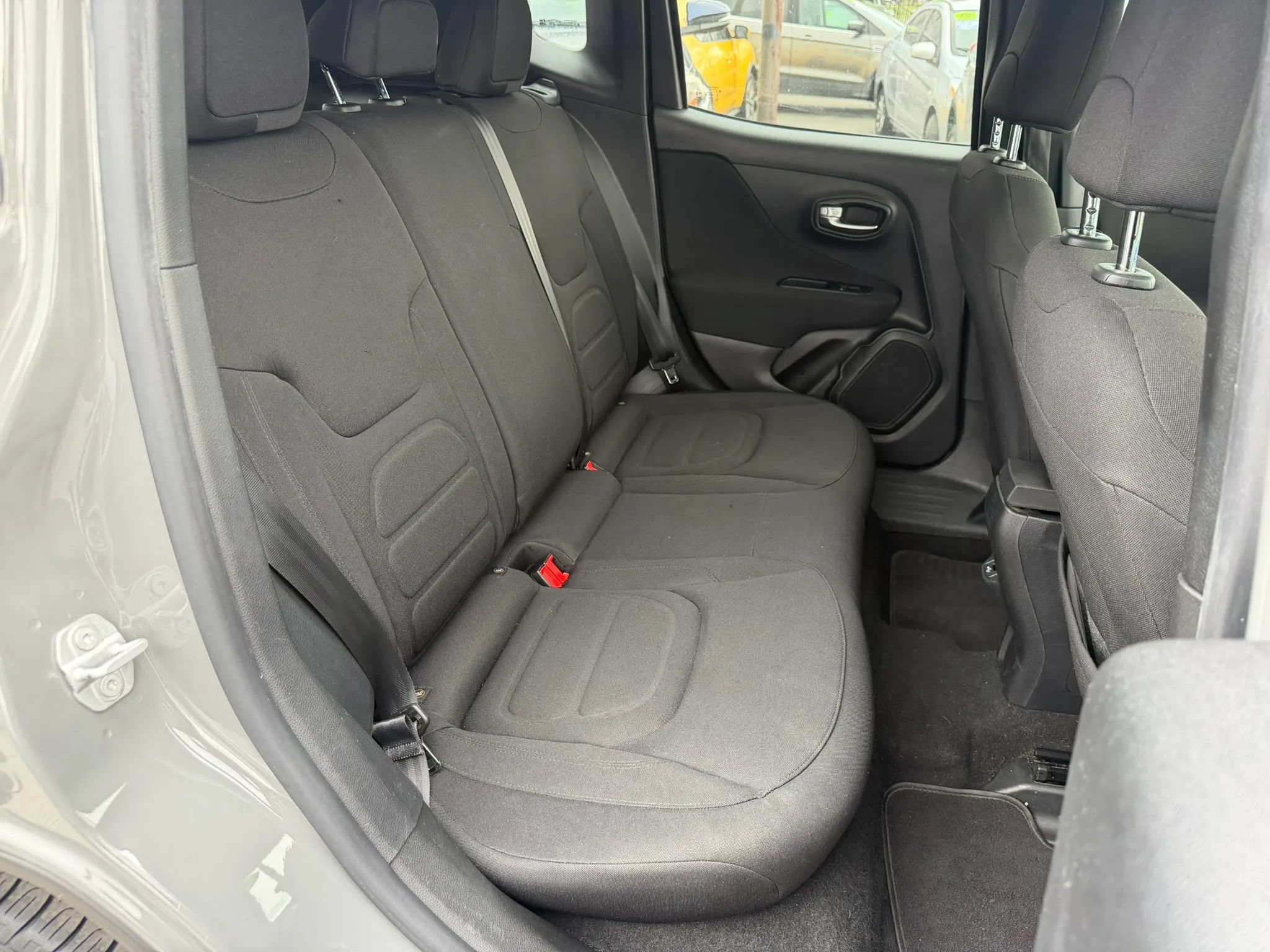Used 2019 Jeep Renegade Latitude FWD image 13