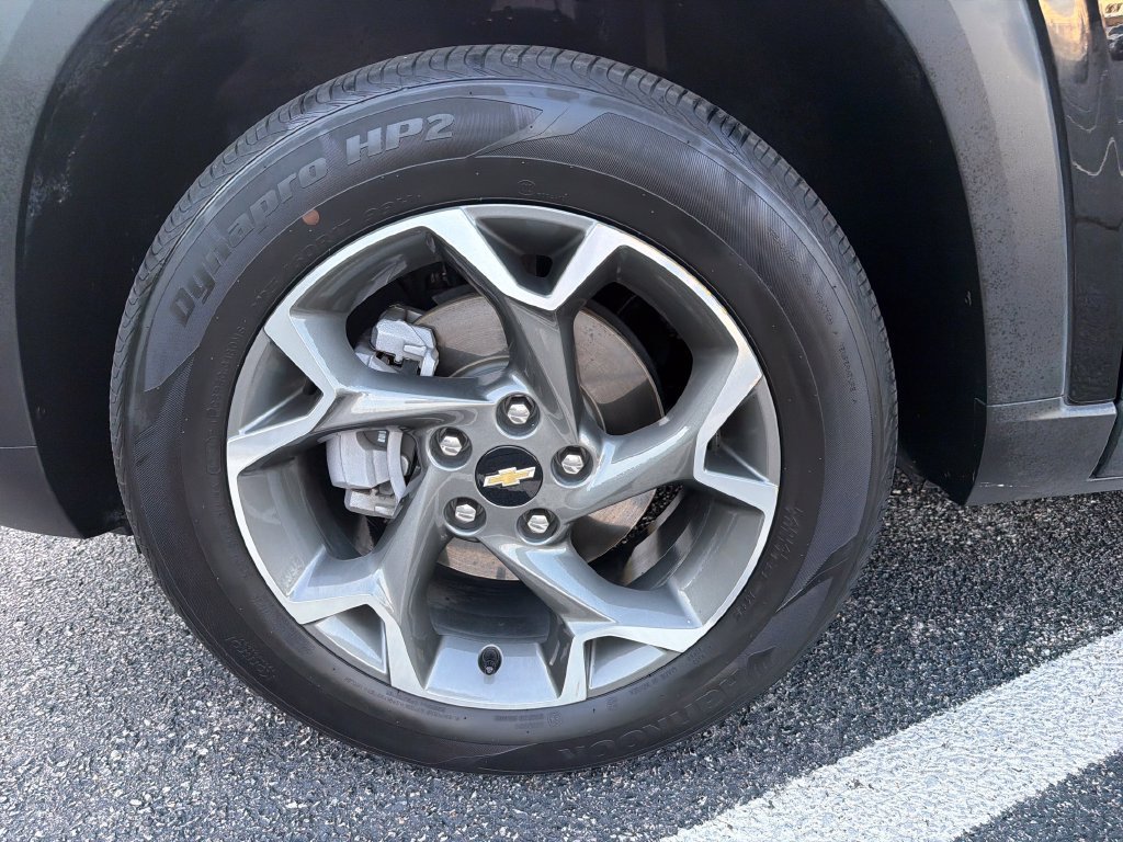 Used 2025 Chevrolet Trax LT FWD image 28