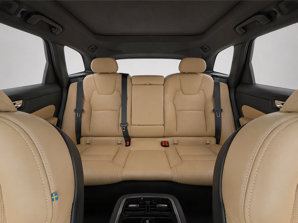 Certified 2024 Volvo XC60 B5 Ultimate w/ Protection Package Premier AWD/4WD image 16