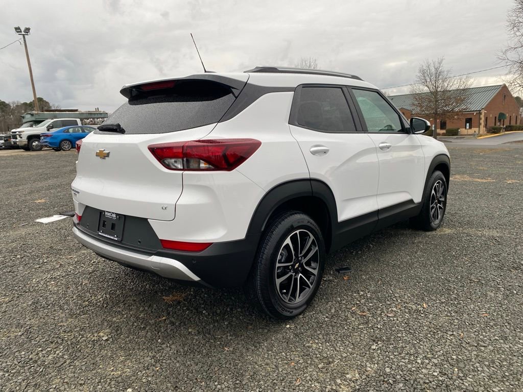 New 2026 Chevrolet TrailBlazer LT w/ LPO, Blackout Package FWD image 3