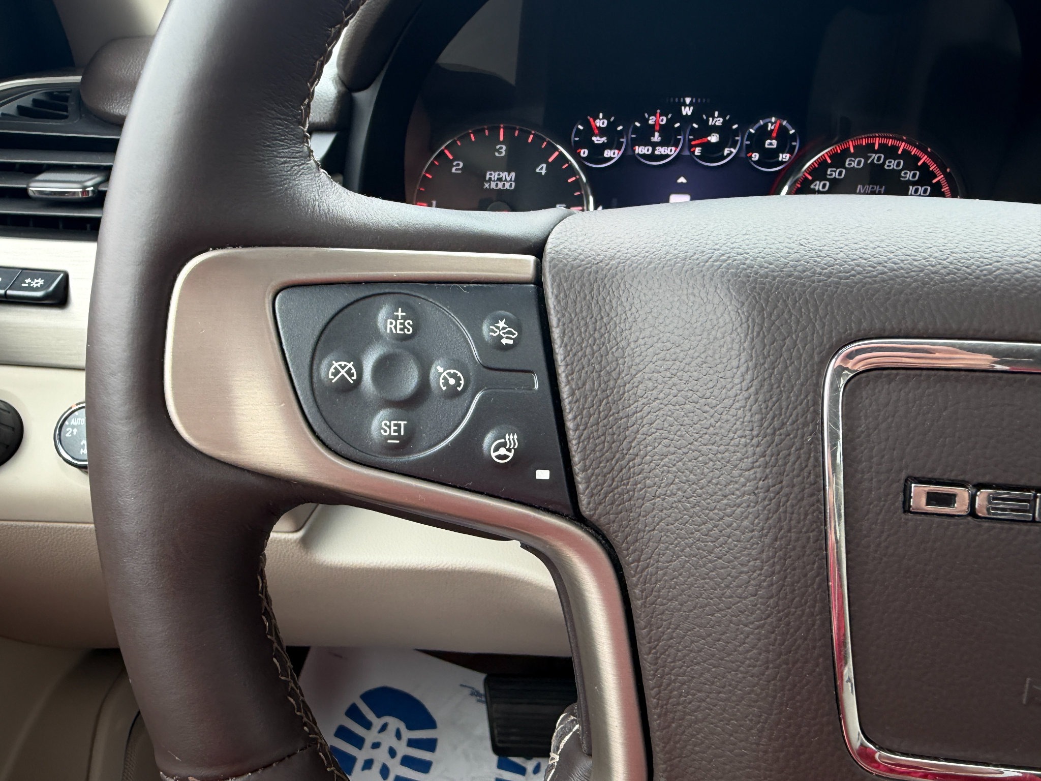 Used 2015 GMC Yukon Denali w/ Touring Package AWD/4WD image 46