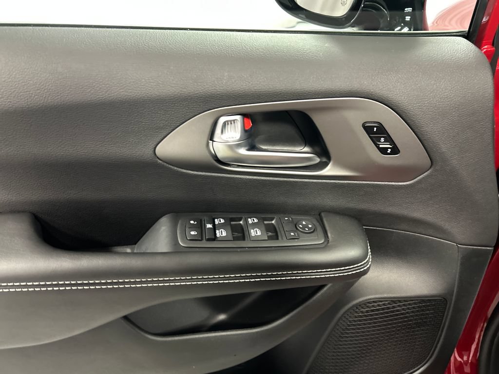 New 2027 Chrysler Pacifica Select w/ Family Tech Group FWD image 12