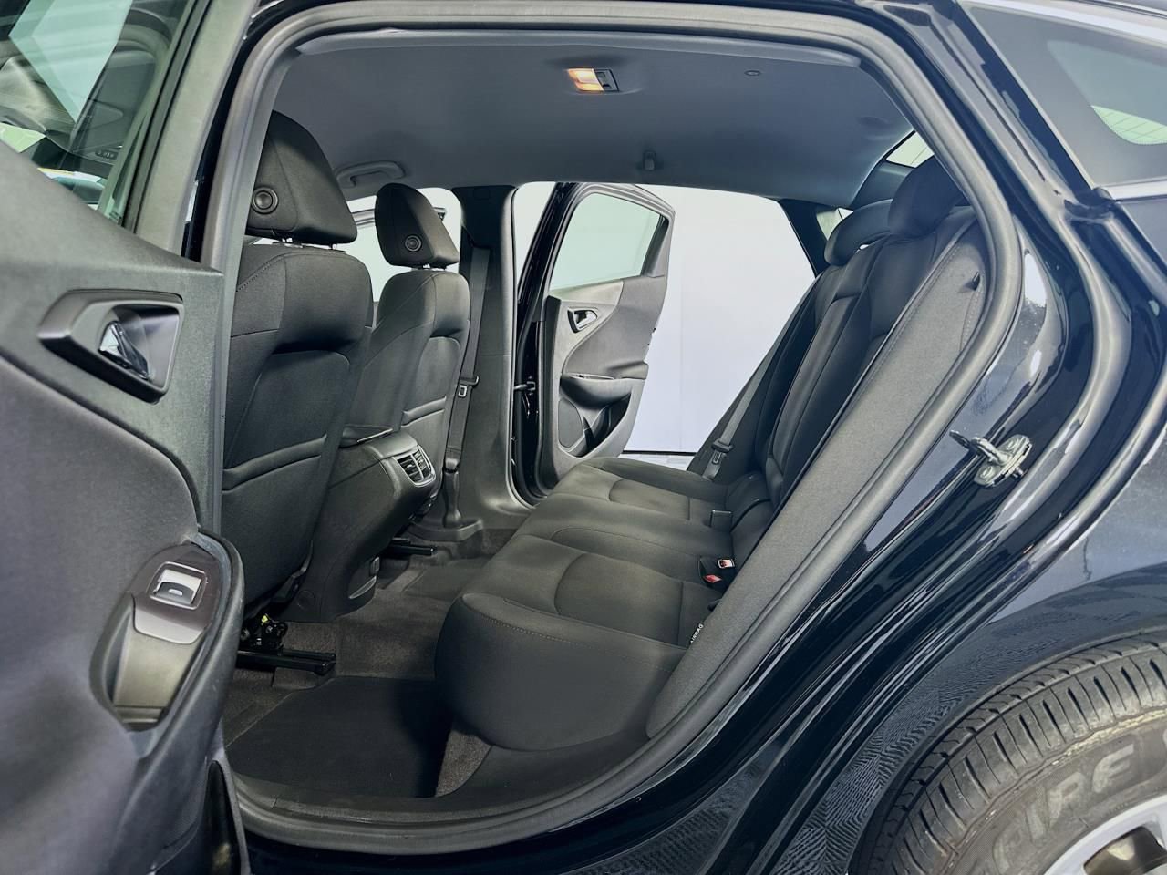 Used 2022 Chevrolet Malibu LT image 32