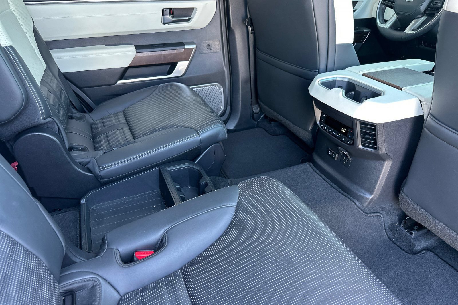Used 2024 Toyota Sequoia Capstone AWD/4WD image 20