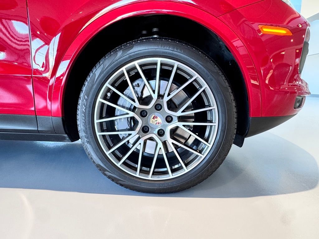 Used 2023 Porsche Cayenne Platinum Edition image 32