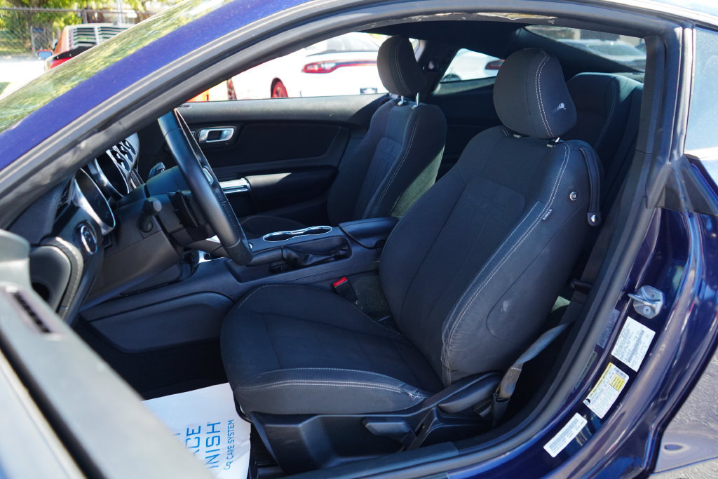 Used 2020 Ford Mustang Coupe RWD image 6