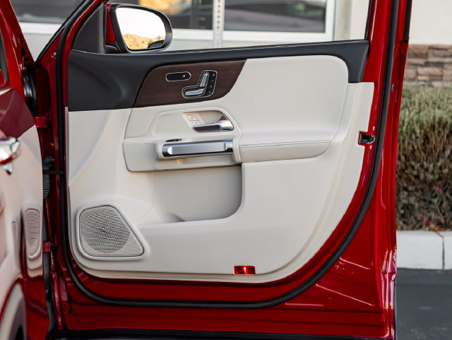 Used 2021 Mercedes-Benz GLB 250 4MATIC image 40