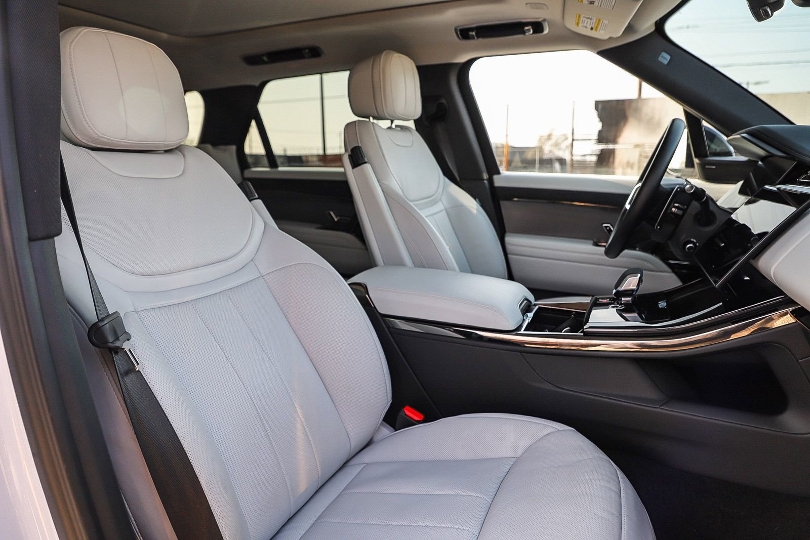 Certified 2024 Land Rover Range Rover Sport SE image 17