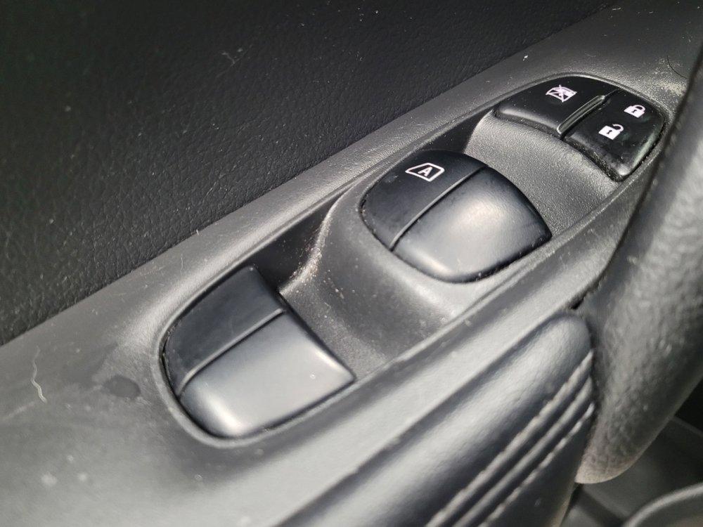 Used 2018 Nissan Rogue S AWD/4WD image 27
