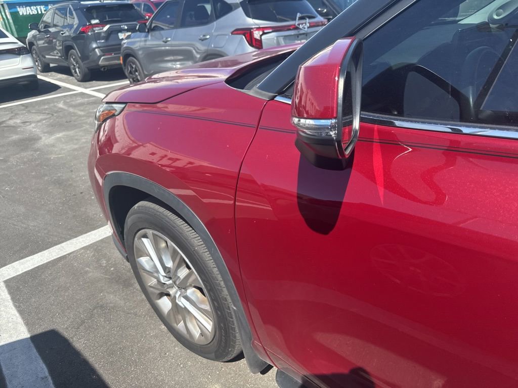 Used 2022 Toyota Highlander Limited image 8