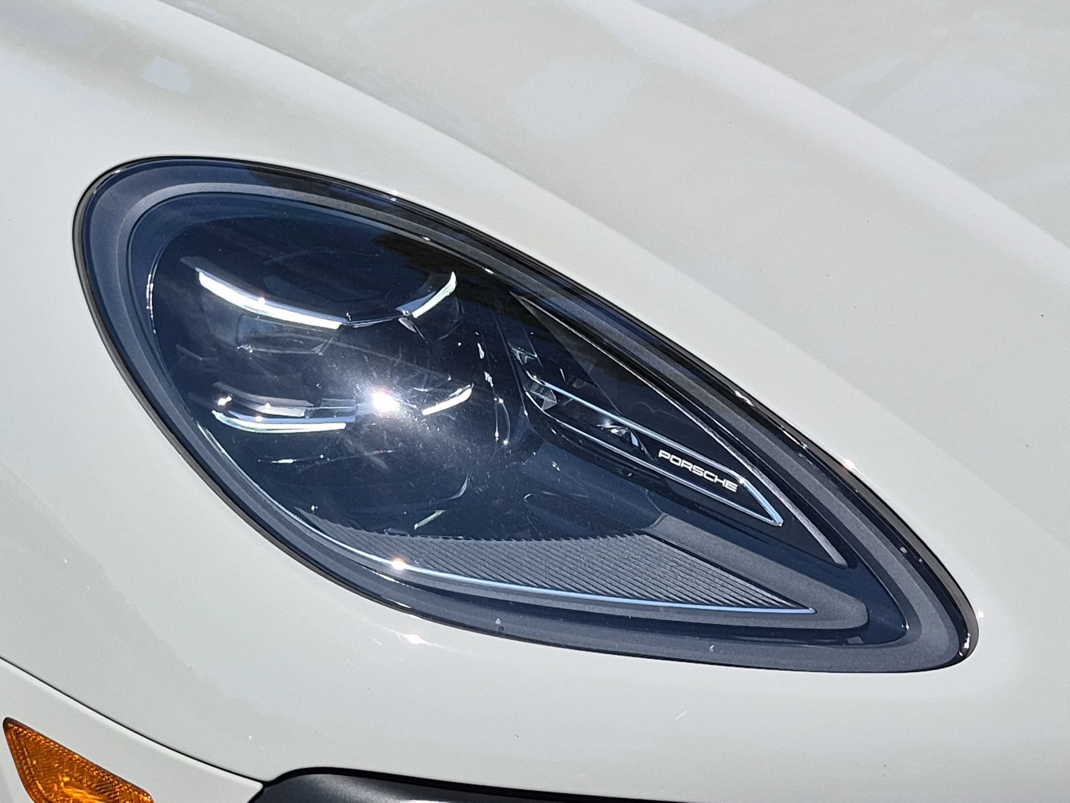 Certified 2024 Porsche Macan AWD/4WD image 25