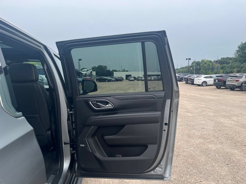 Used 2023 GMC Yukon XL SLT w/ SLT Premium Package AWD/4WD image 34