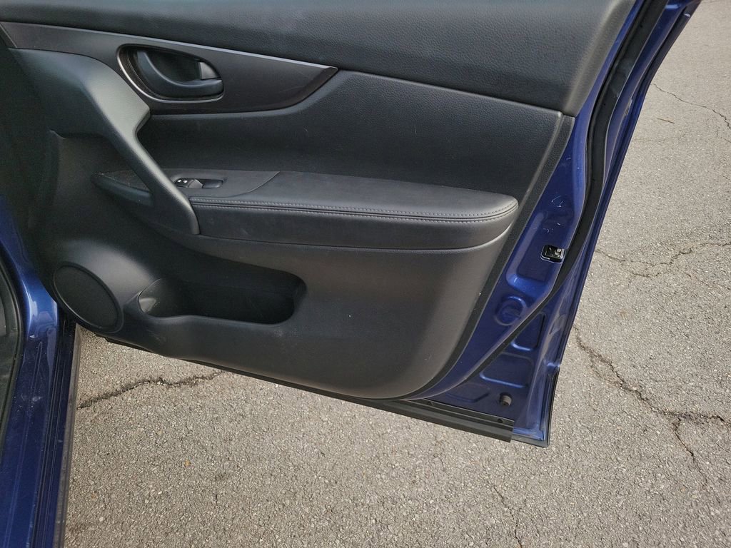 Used 2022 Nissan Rogue Sport S image 38