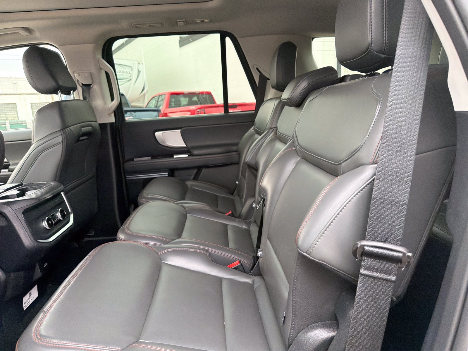 Used 2025 Ford Expedition Active AWD/4WD image 13