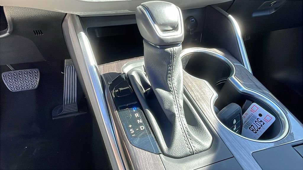 Used 2024 Toyota Highlander Limited image 17