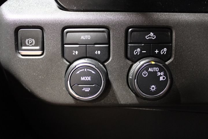 Used 2022 Chevrolet Silverado 1500 LT AWD/4WD image 40