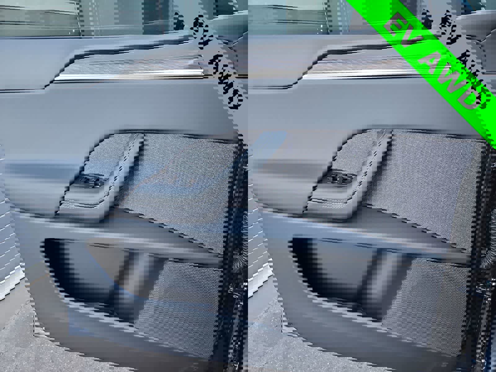 Used 2023 Tesla Model X image 27