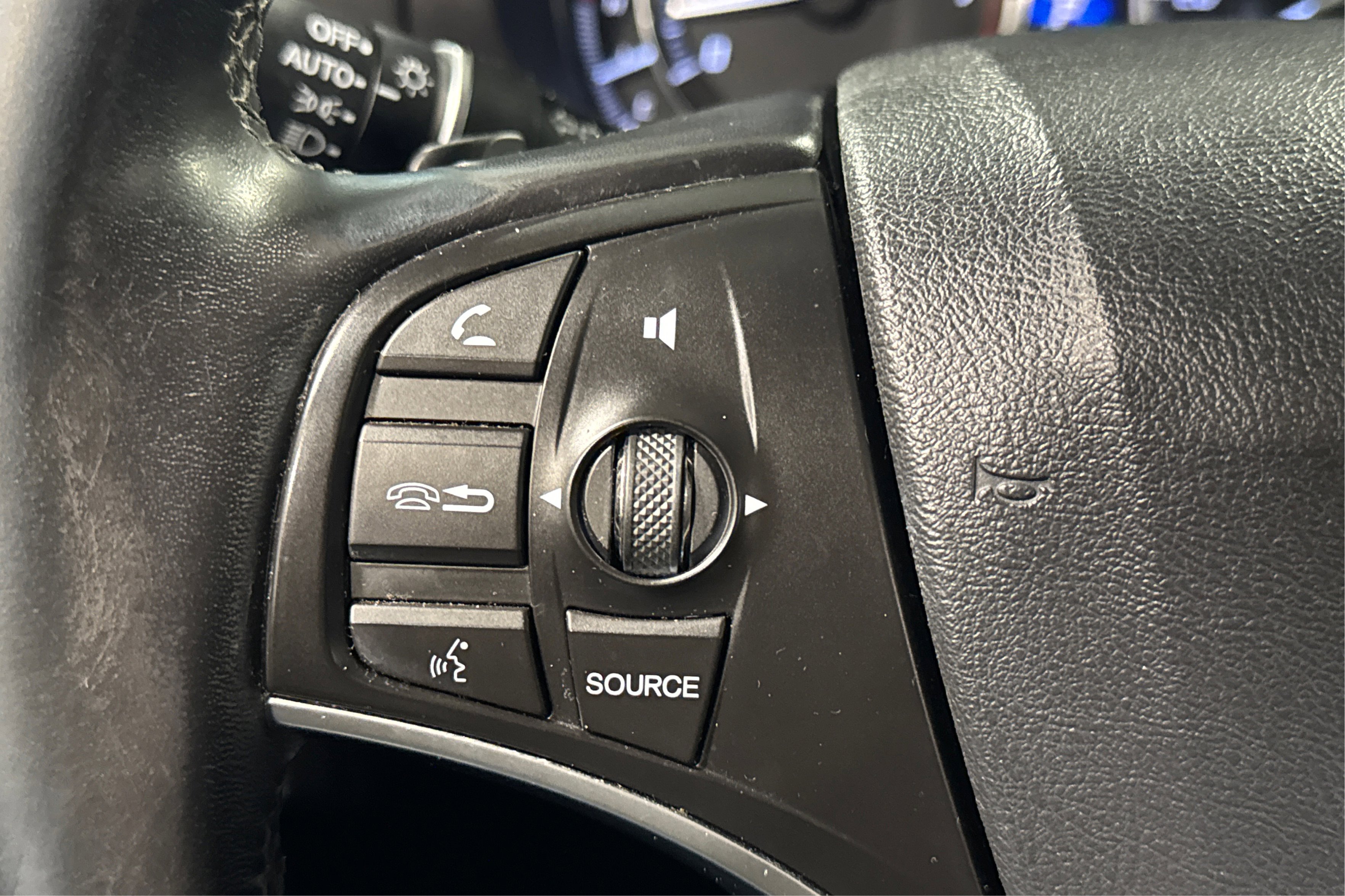 Used 2020 Acura MDX AWD/4WD image 24