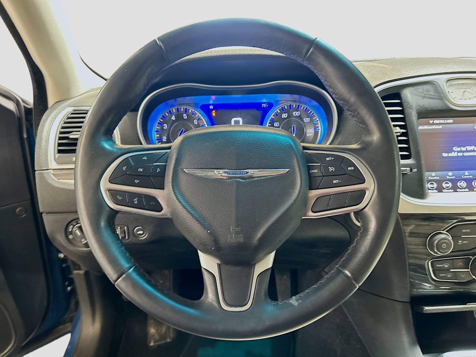 Used 2022 Chrysler 300 Touring L image 11