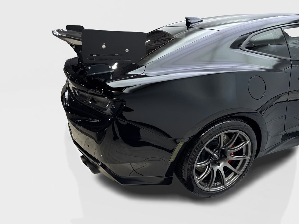 Used 2018 Chevrolet Camaro ZL1 RWD image 16