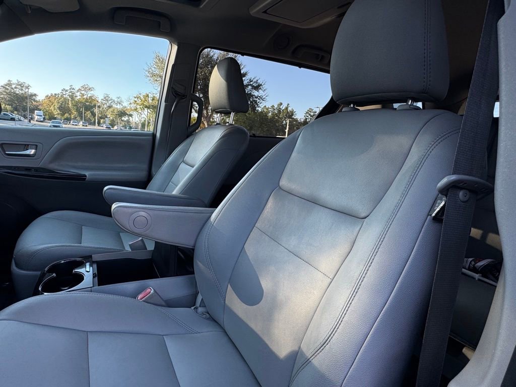 Used 2020 Toyota Sienna XLE Premium image 34