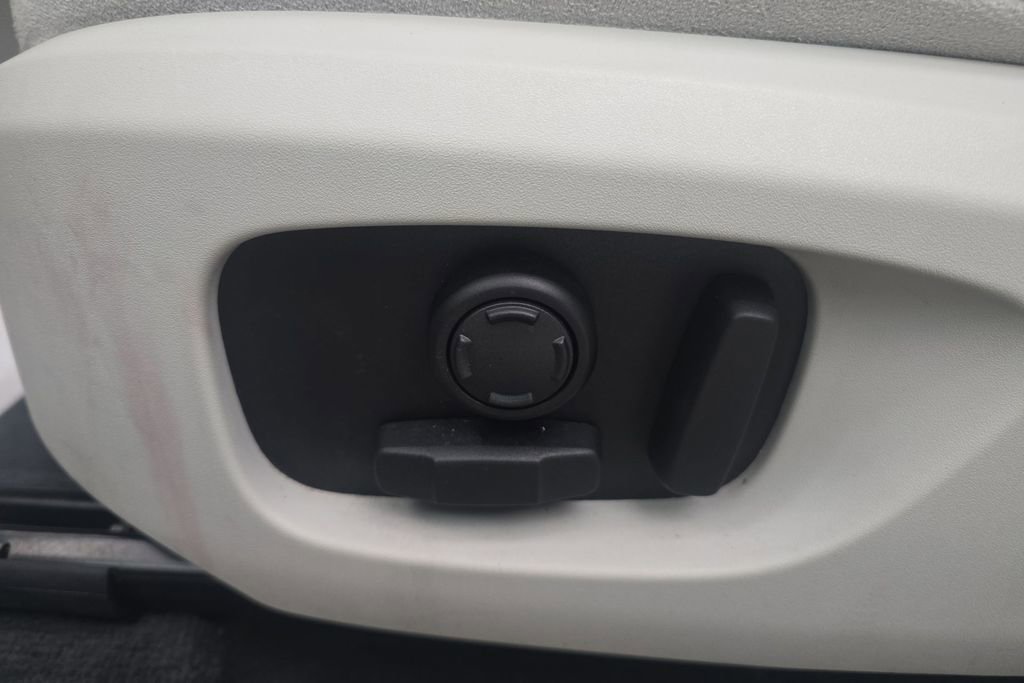 Used 2017 Land Rover Discovery Sport HSE image 13