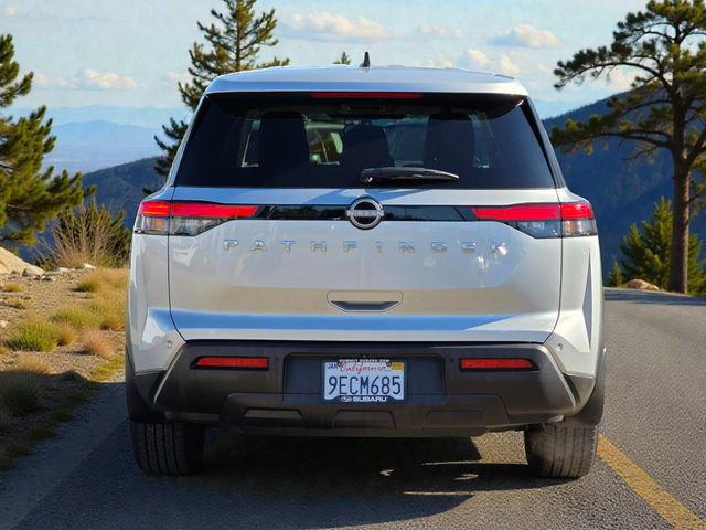 Used 2023 Nissan Pathfinder S image 6