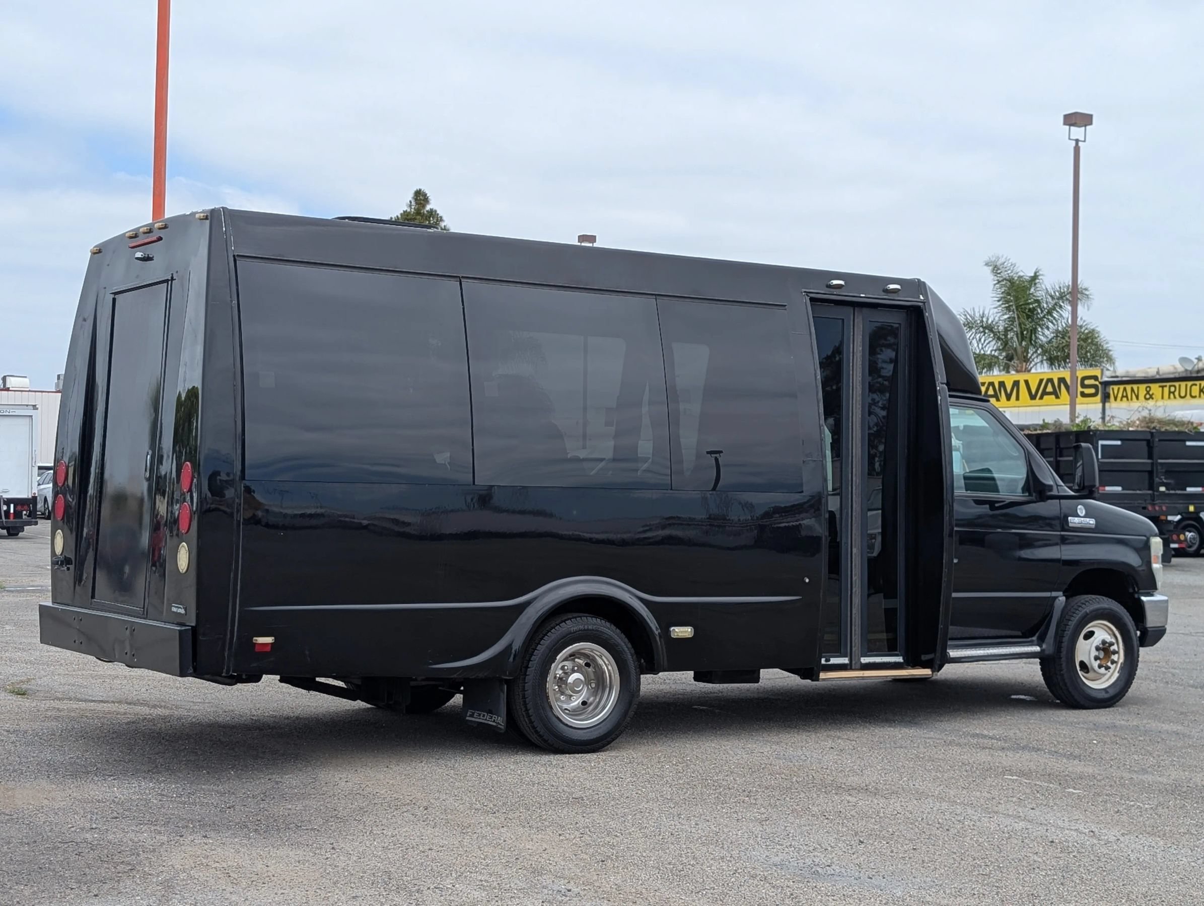 Used 2012 Ford E-350 and Econoline 350 Super Duty w/ Shuttle Bus Prep Pkg RWD image 7