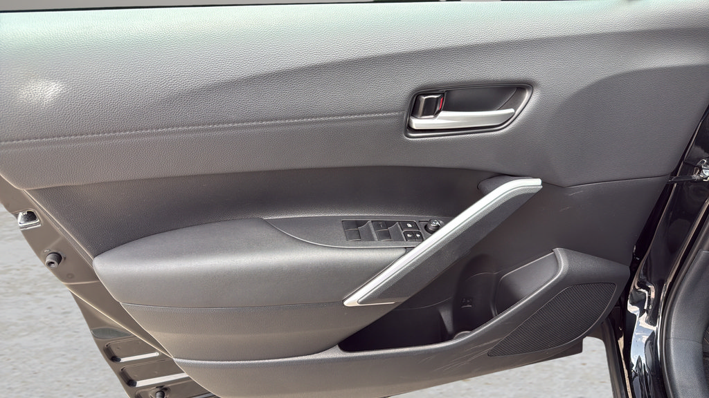 Used 2023 Toyota Corolla Cross XLE w/ Convenience Package FWD image 10