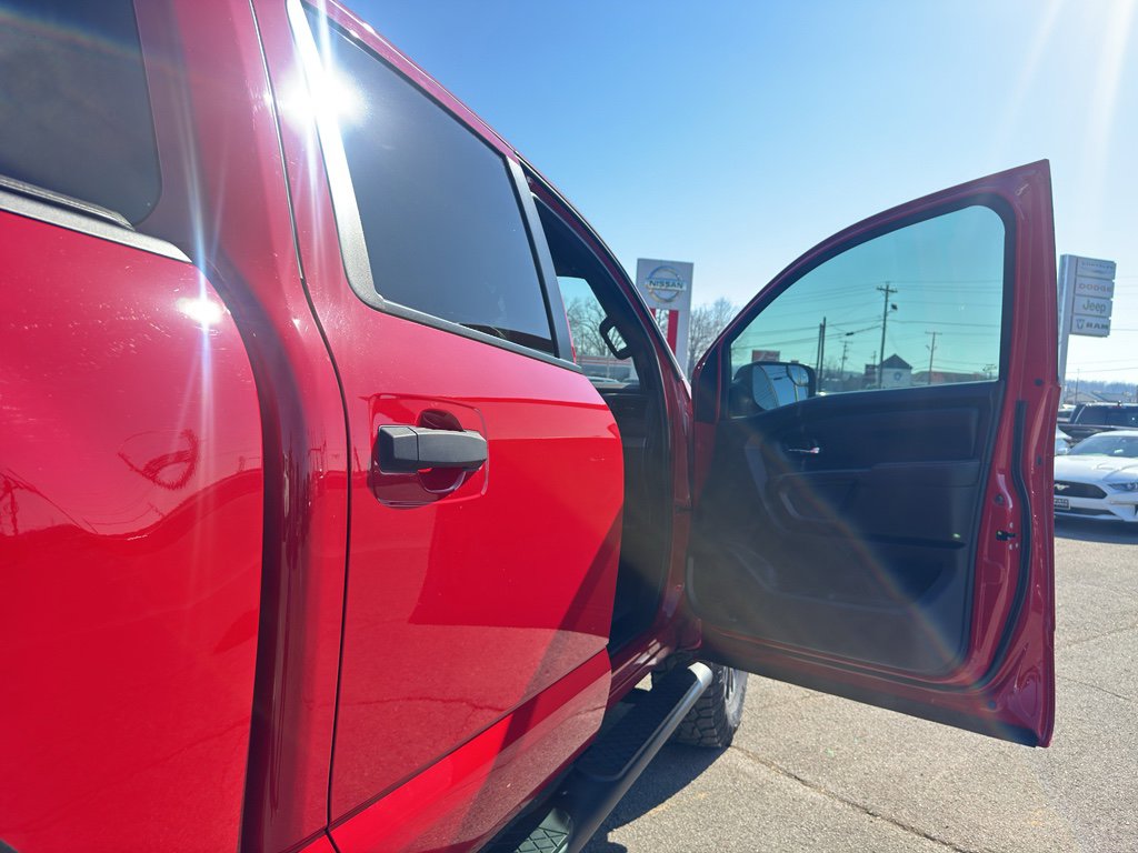 Used 2020 Nissan Titan PRO-4X w/ Pro-4x Convenience Package image 20