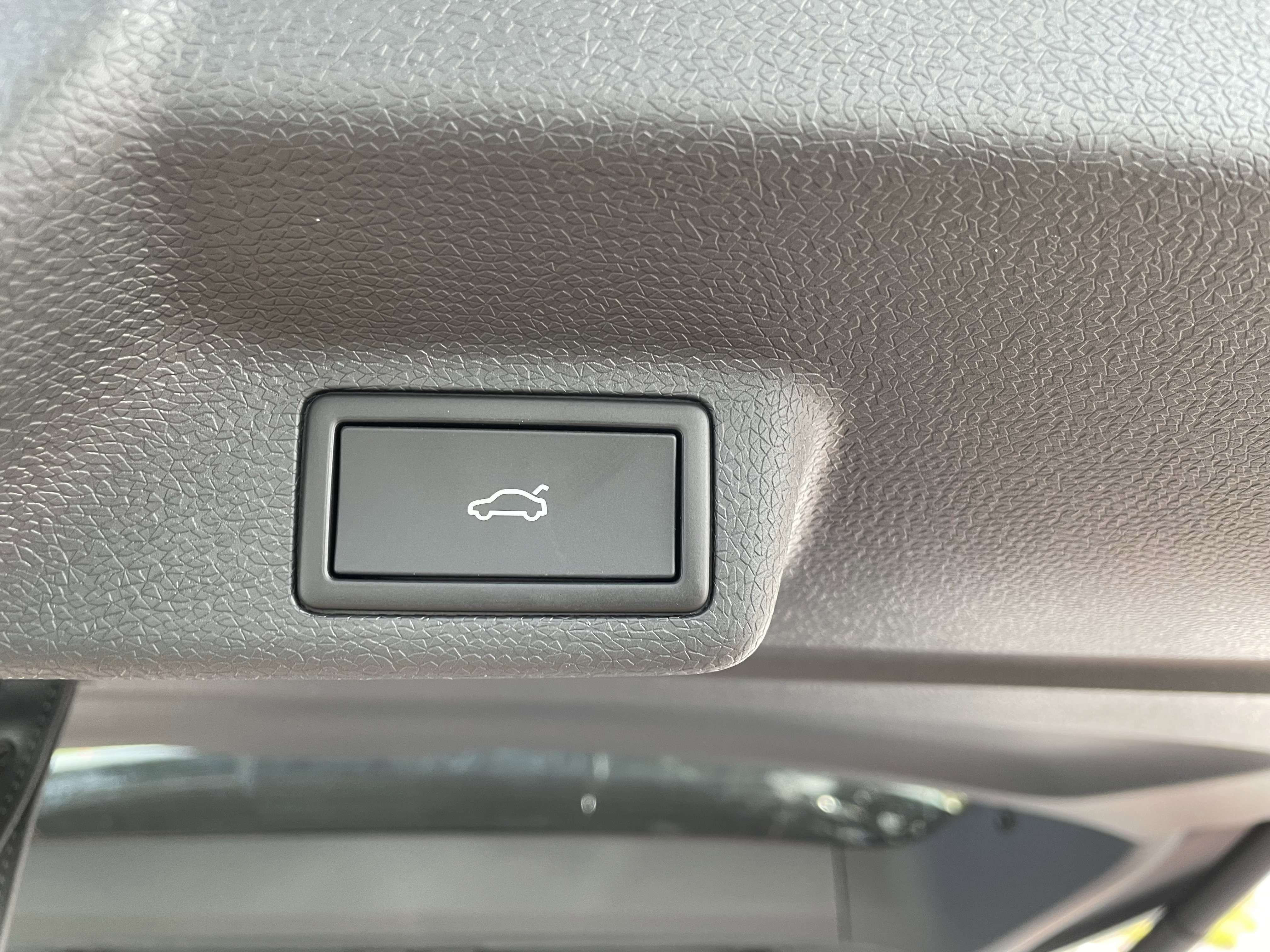 New 2025 Volkswagen ID. Buzz 1st Edition image 8