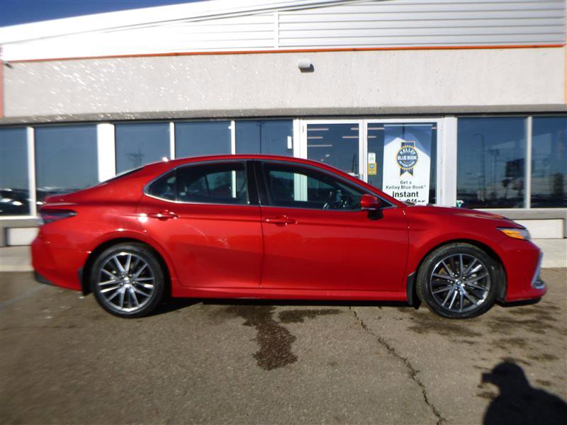 Used 2024 Toyota Camry XLE w/ Cold Weather Package image 4