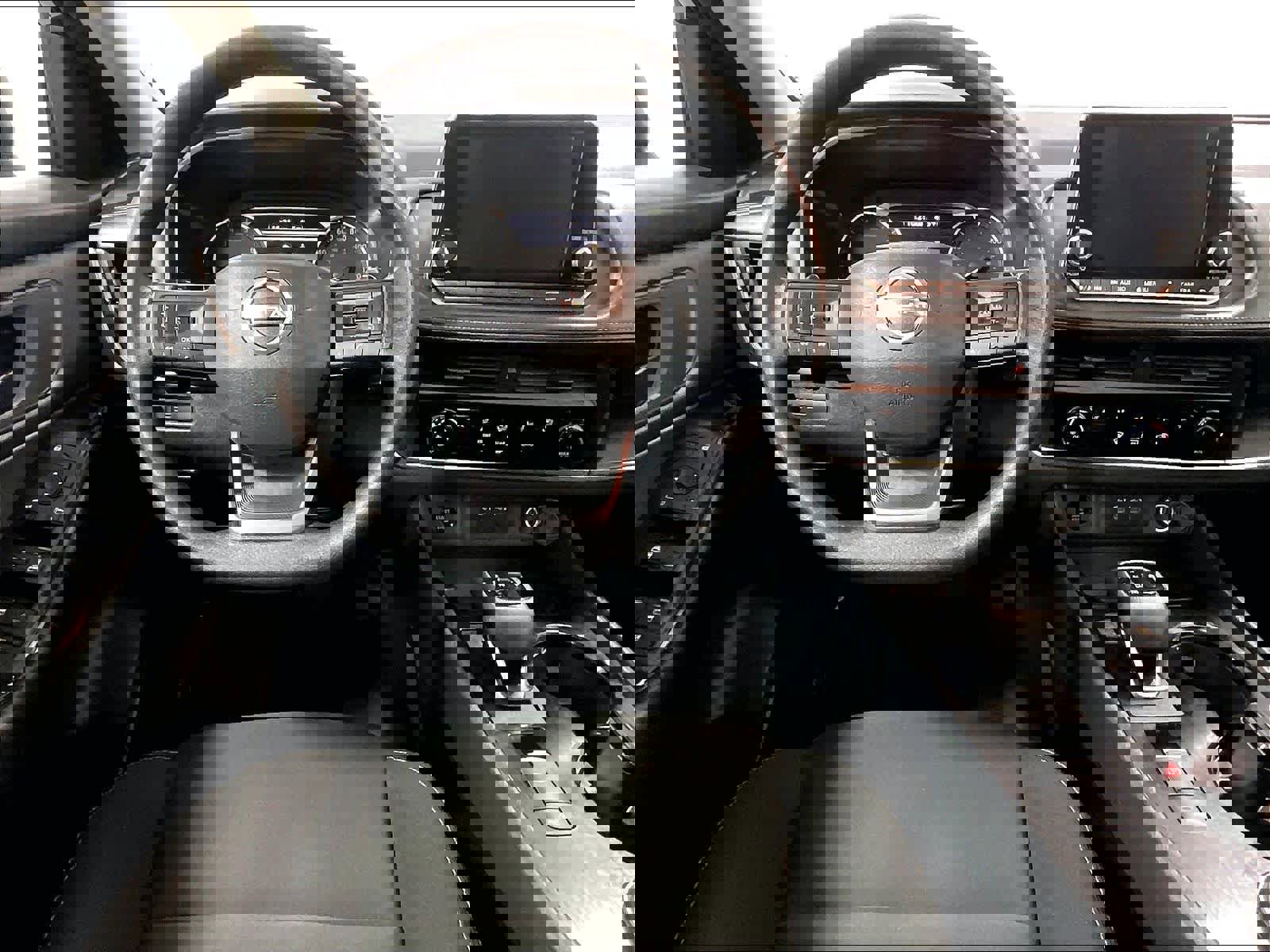 Used 2025 Nissan Rogue S image 17